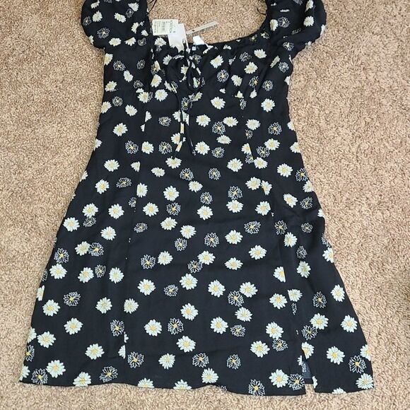 bp Dresses & Skirts - BP Black White Daisy Dress